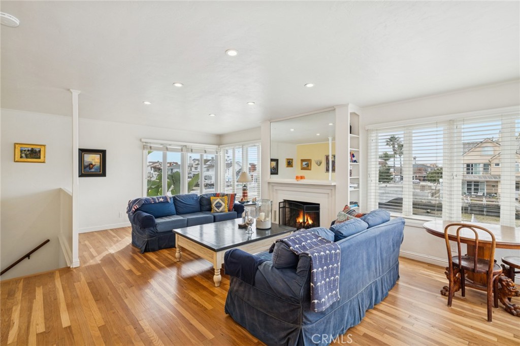 Residential Lease for rent at 200 Grand Canal, Newport Beach, Orange County, CA featuring 4 beds and 3 baths