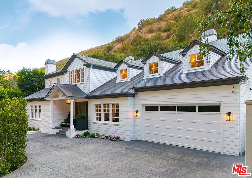 Residential for sale at 2803 Mandeville Canyon, Los Angeles CA featuring 5 beds and 5 baths