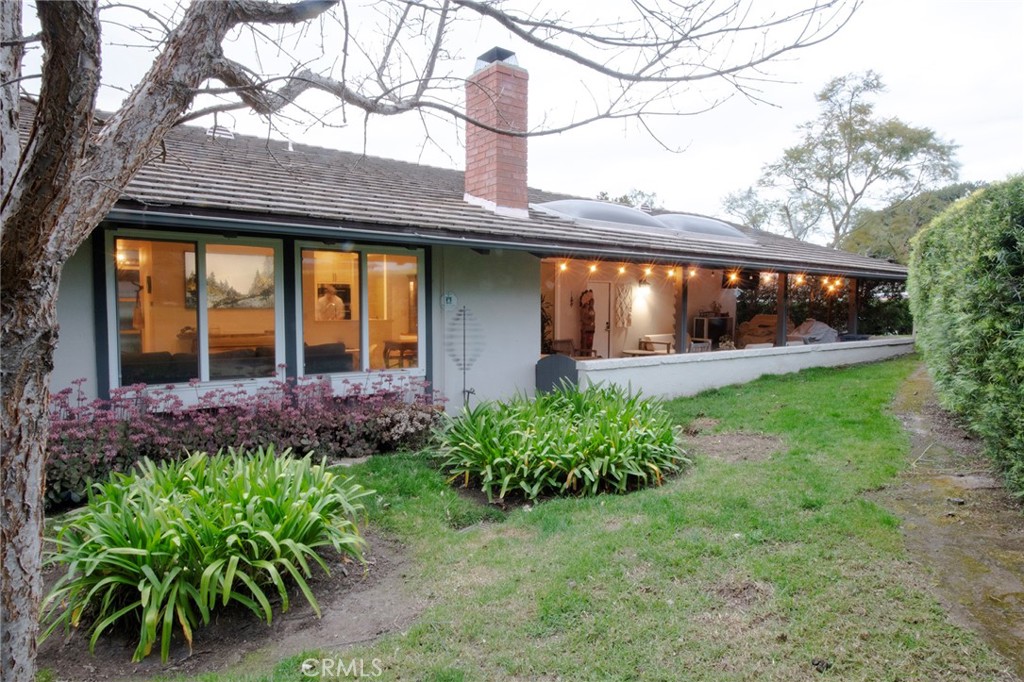 Residential Lease for rent at 2170 Vista Entrada, Newport Beach, Orange County, CA featuring 2 beds and 2 baths