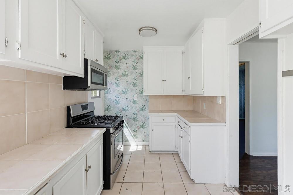 Residential Lease for rent at 3328 Harbor View Dr, San Diego CA featuring 2 beds and 1 bath