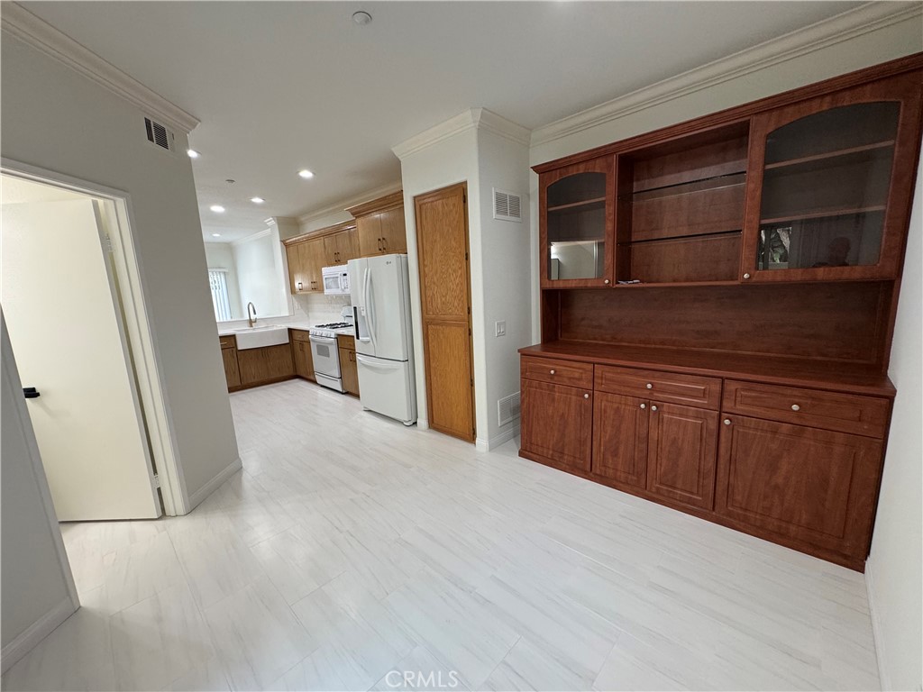 Residential Lease for rent at 16 Bryce, Aliso Viejo, Orange County, CA featuring 3 beds and 3 baths
