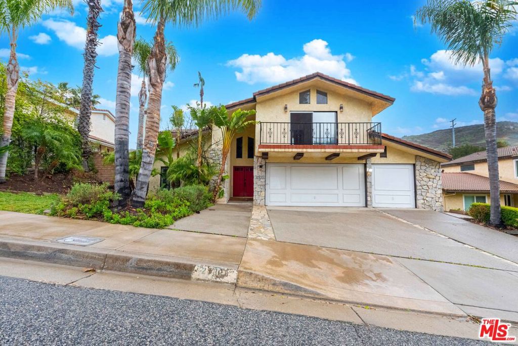 Residential Lease for rent at 27821 Via Amistosa, Agoura Hills CA featuring 5 beds and 3 baths