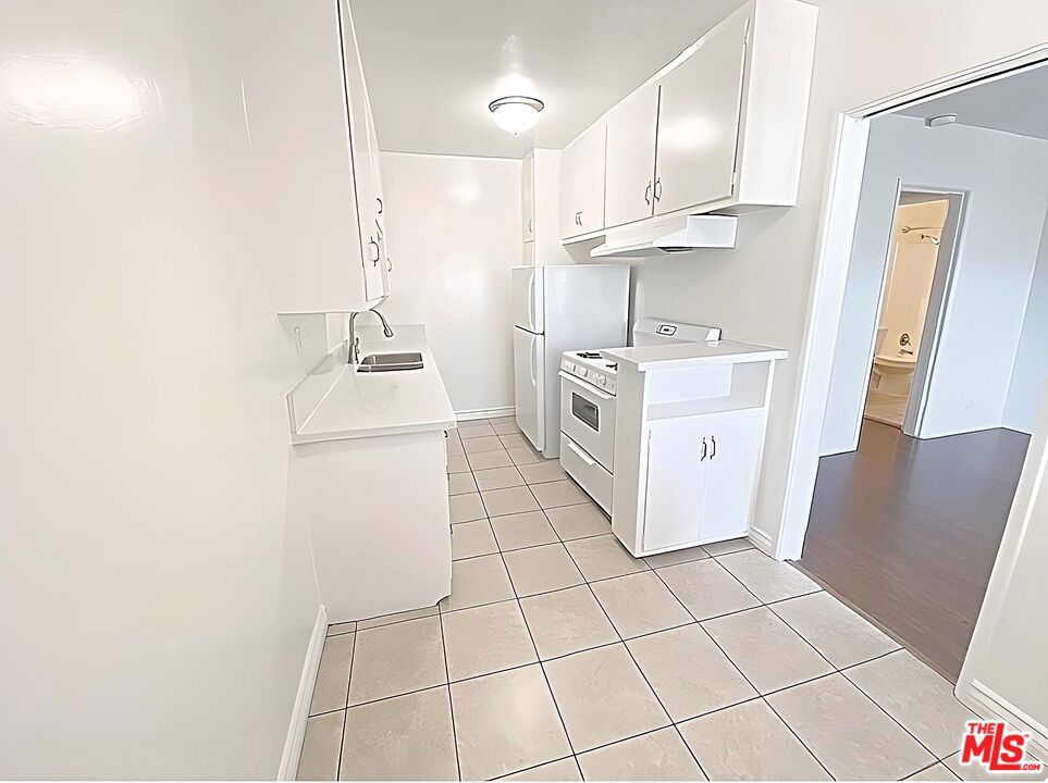 Residential Lease for rent at 4122 W 2nd Street 15, Los Angeles, Los Angeles County, CA and 1 bath