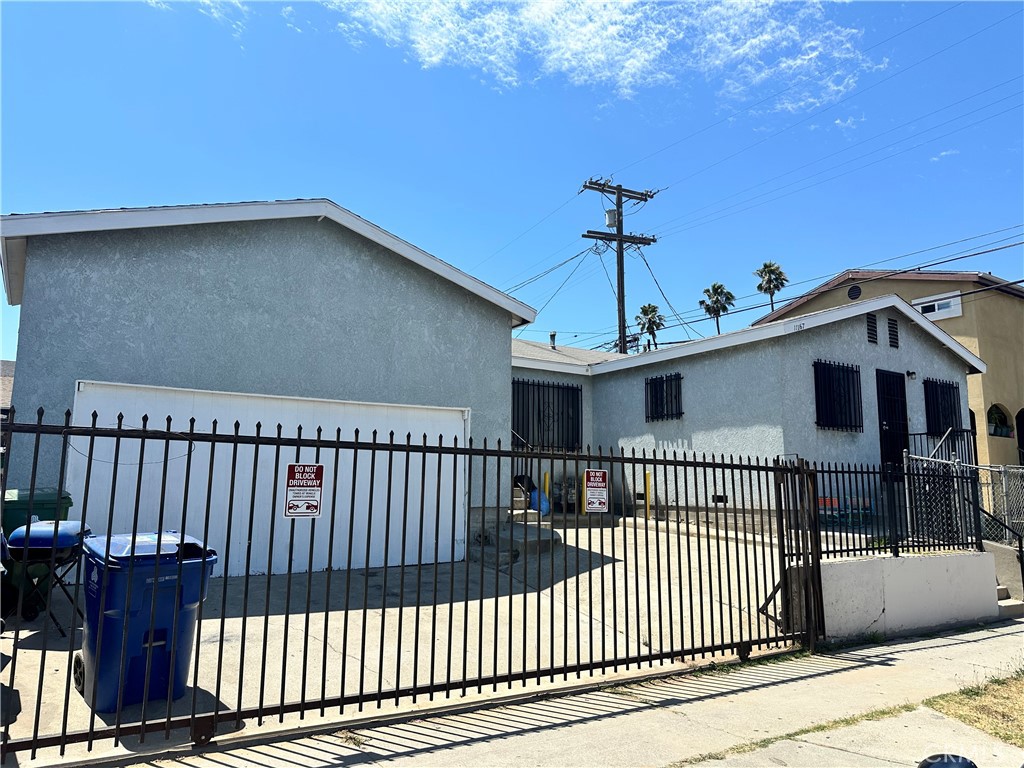 Duplex for sale at 11167 S San Pedro, Los Angeles, CA