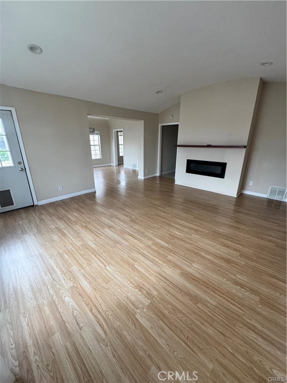 Residential Lease for rent at 1046 S Citrus Avenue, Los Angeles, Los Angeles County, CA featuring 2 beds and 1 bath