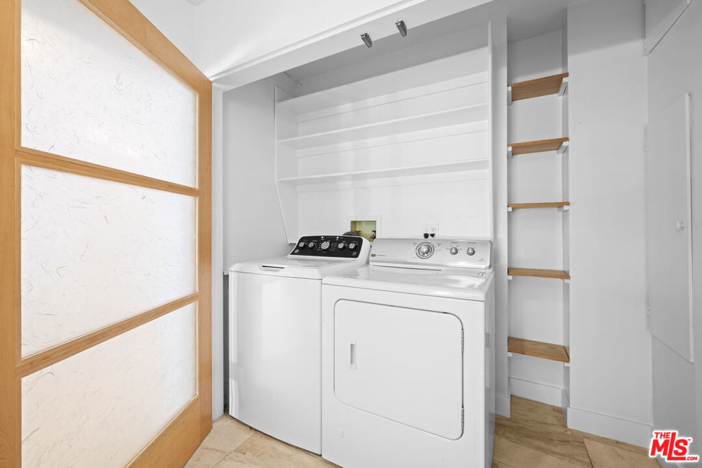 Residential Lease for rent at 435 DALEHURST Avenue, Los Angeles, Los Angeles County, CA featuring 3 beds and 3 baths