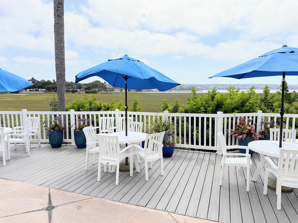 Residential Lease for rent at 3991 Crown Point 214, San Diego, San Diego County CA featuring 1 bed and 1 bath