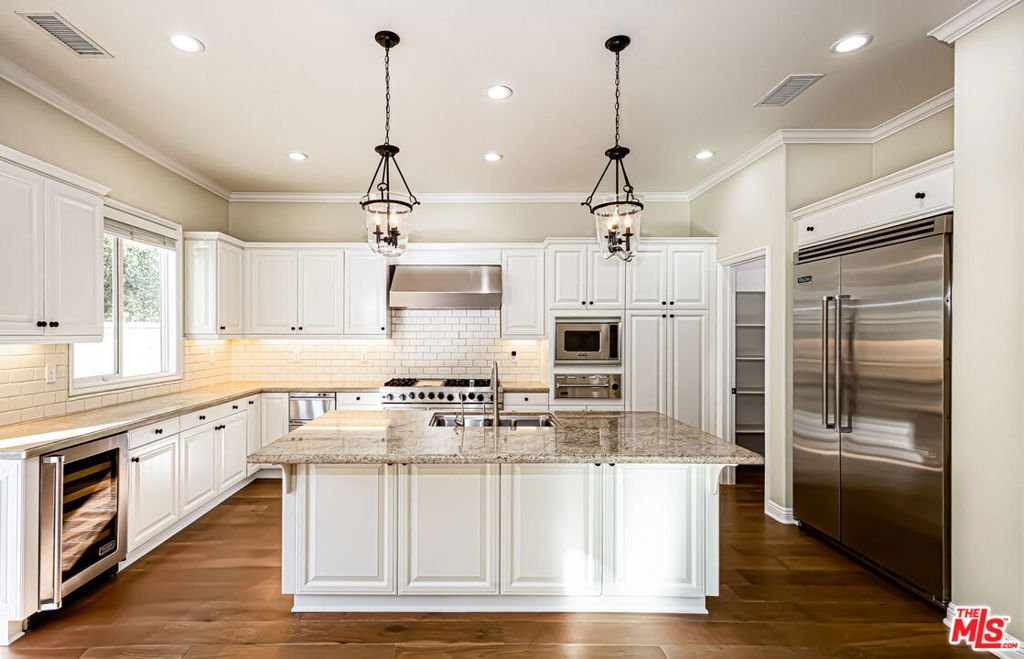 Residential Lease for rent at 4133 Prado De Las Cabras, Calabasas, Los Angeles County, CA featuring 3 beds and 4 baths