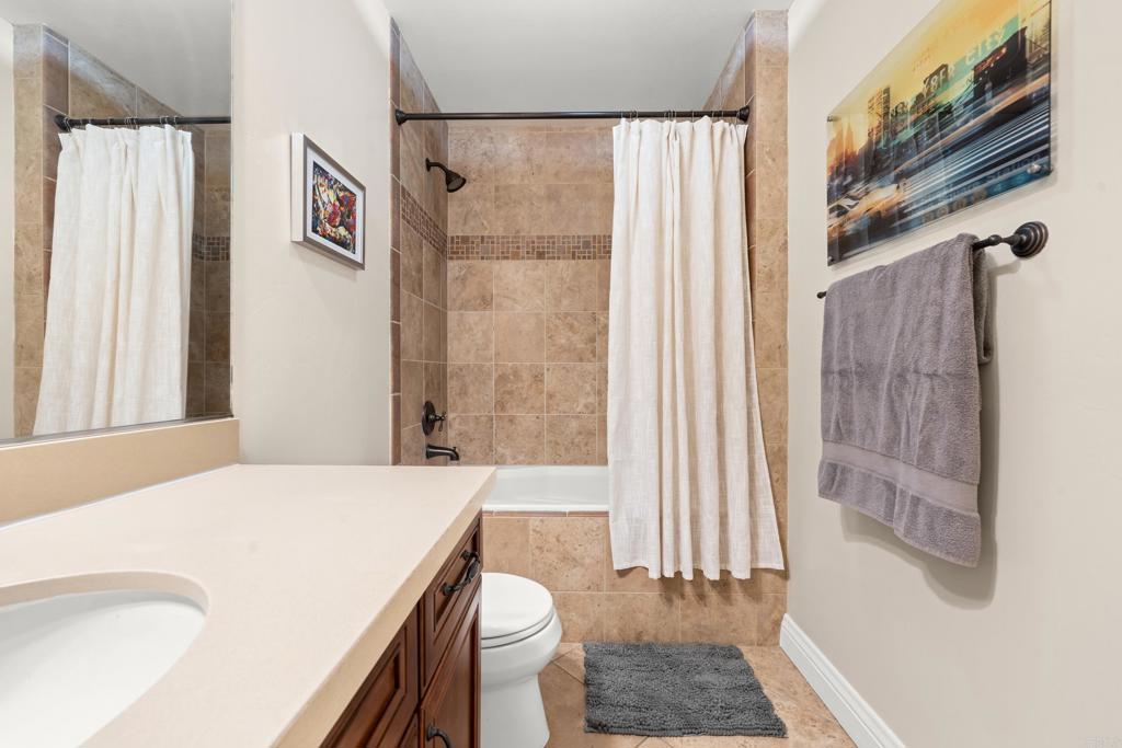 Residential Lease for rent at 3972 Albatross Street 202, San Diego, San Diego County CA featuring 3 beds and 3 baths