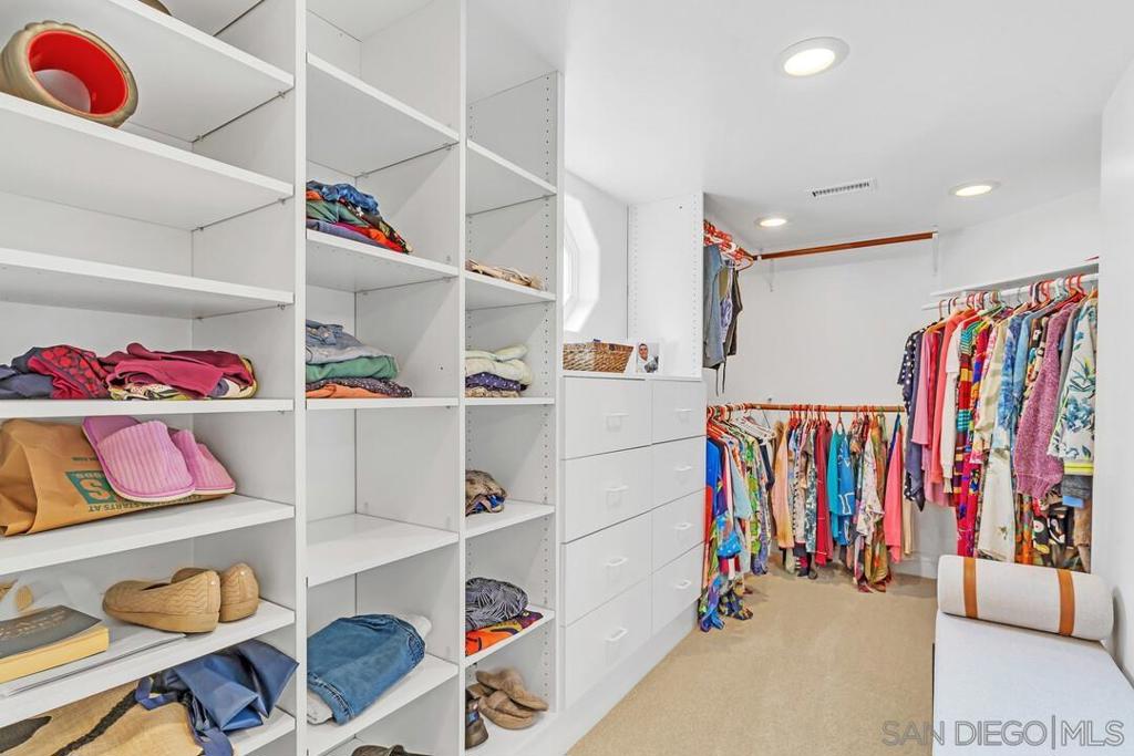 Residential Lease for rent at 7564 Navigator Cir, Carlsbad, San Diego County CA featuring 5 beds and 4 baths