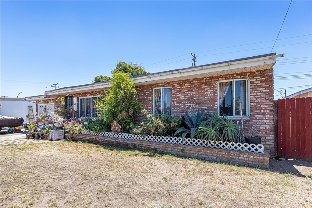Residential for sale at 728 E Mariposa, Santa Maria CA featuring 2 beds and 2 baths