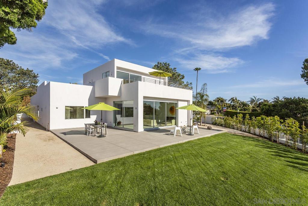 Residential Lease for rent at 8665 Glenwick Ln, La Jolla, San Diego County CA featuring 4 beds and 5 baths