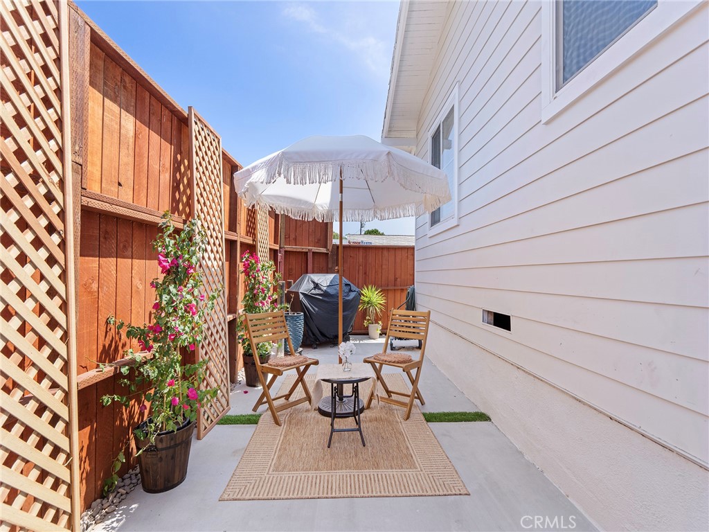 Single Family Residence for sale at 4037 E 7th Street, Long Beach, CA featuring 2 beds and 1 bath