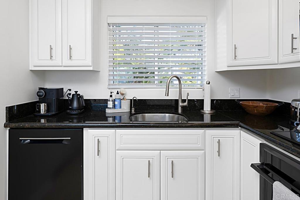 Residential Lease for rent at 155 15th St, Del Mar, San Diego County CA featuring 1 bed and 1 bath