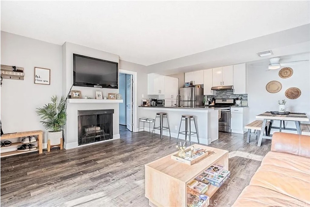 Residential Lease for rent at 2801 B S Fairview, Santa Ana, Orange County, CA featuring 2 beds and 2 baths