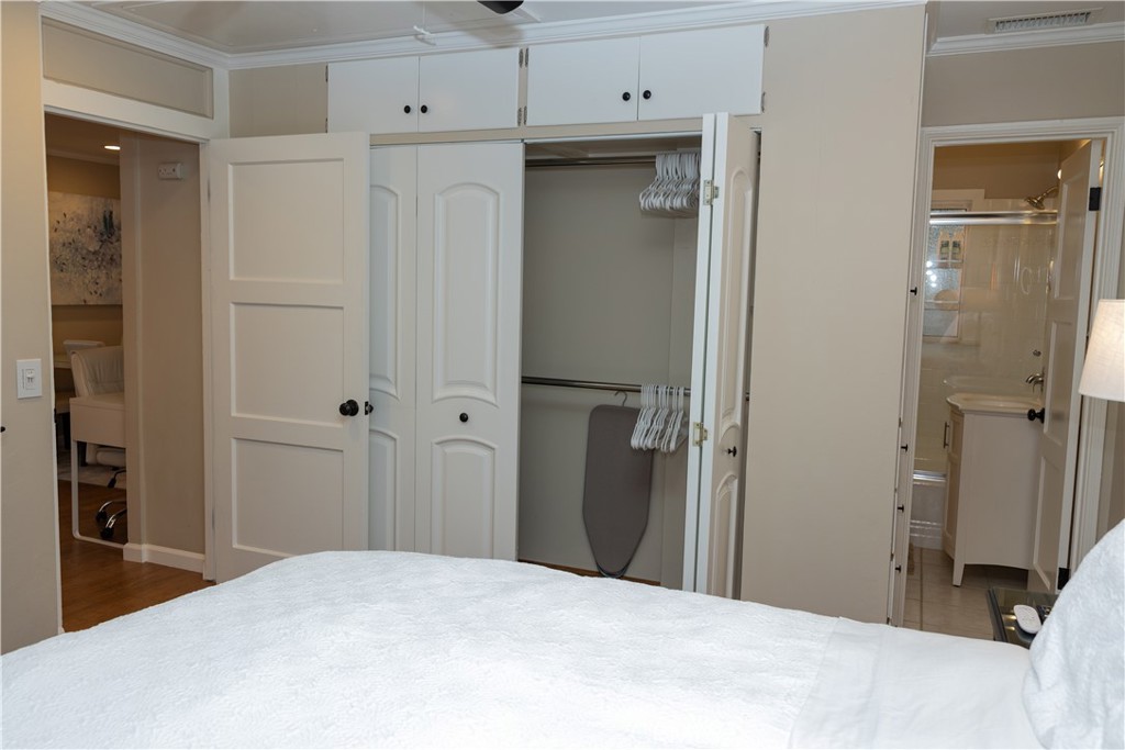 Residential Lease for rent at 464 Bent Street A, Laguna Beach, Orange County, CA featuring 1 bed and 1 bath