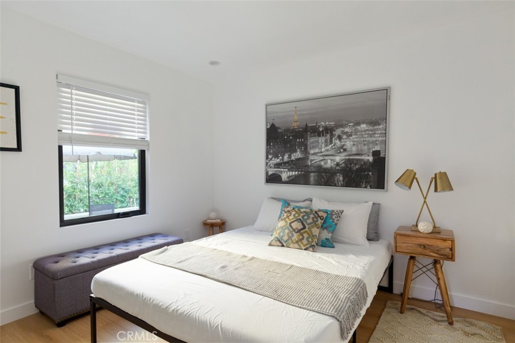 Residential Lease for rent at 4945 Stratford 1/2, Los Angeles, Los Angeles County, CA featuring 2 beds and 1 bath