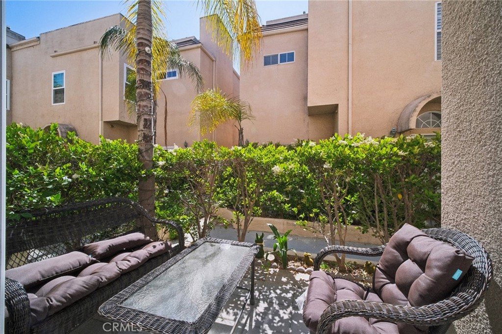 Active for sale at Toluca Lake, CA, Toluca Lake, CA CA and 3 baths