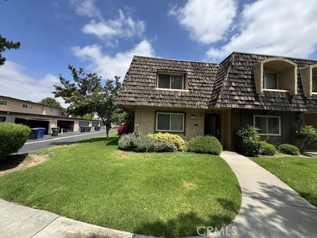 Condominium for rent at 10570 White Oak, Riverside, CA featuring 2 beds and 2 baths