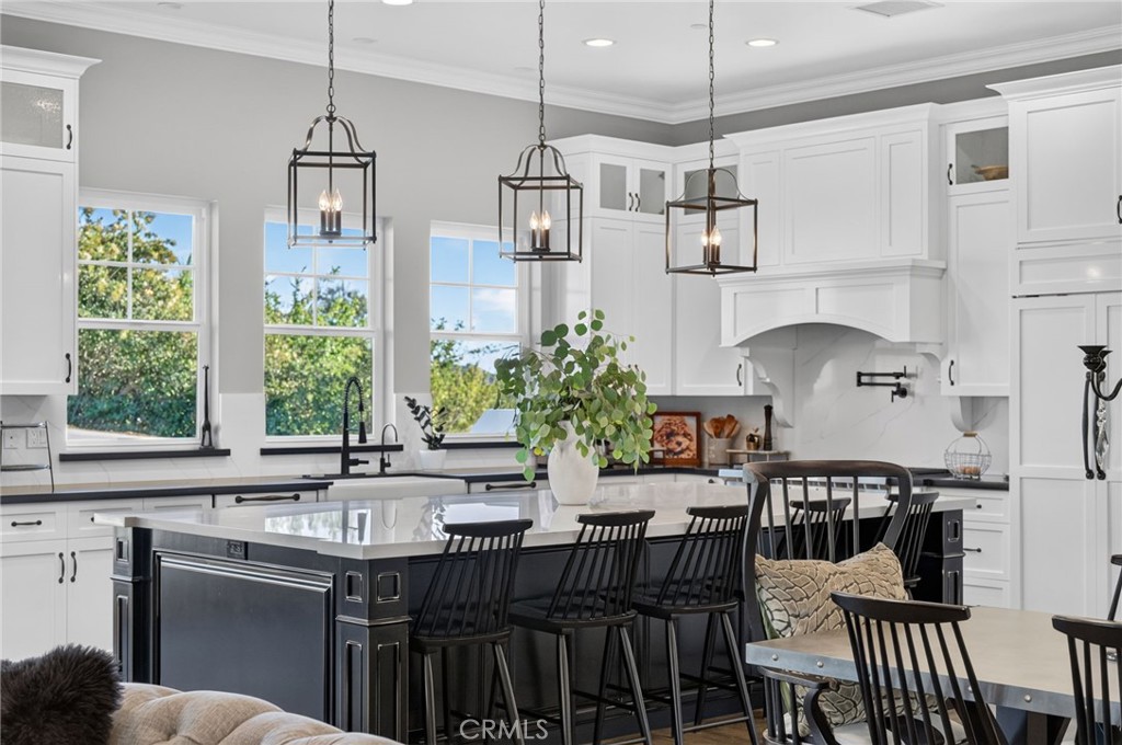 Single Family Residence for sale at 44880 Via Vaquero, Temecula, CA featuring 7 beds and 6 baths