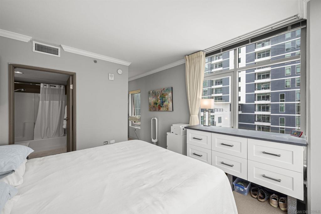 Residential Lease for rent at 425 W Beech St 854, San Diego CA featuring 1 bed and 1 bath