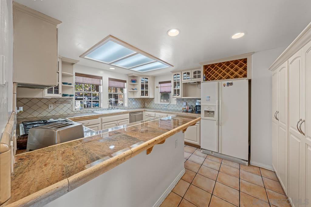 Residential Lease for rent at 3840 Kettner Blvd, San Diego, San Diego County CA featuring 3 beds and 3 baths
