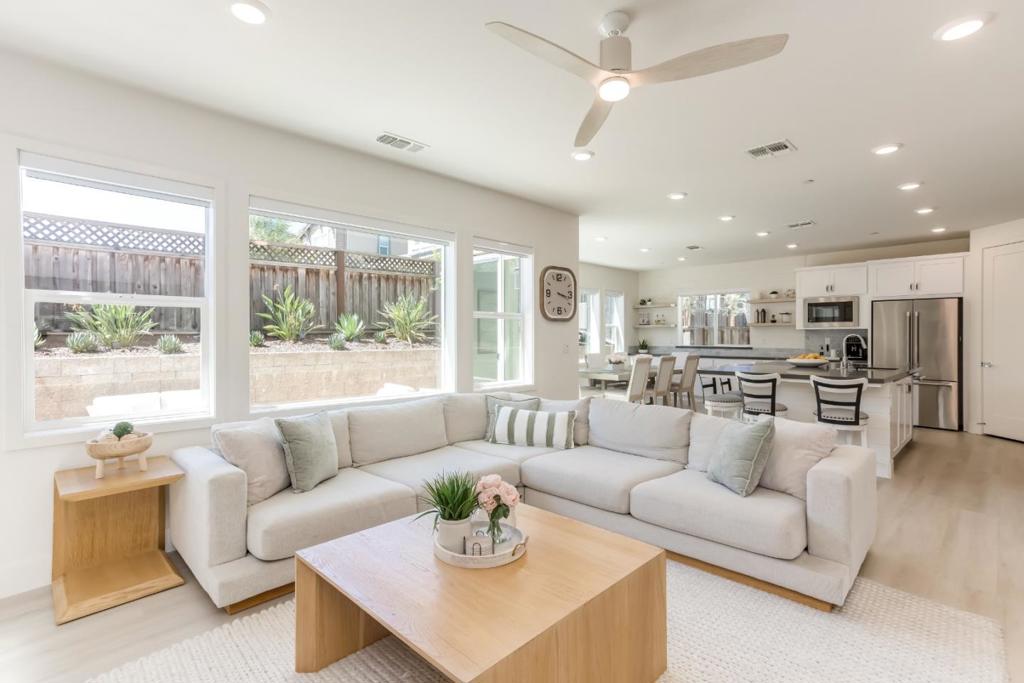 Single Family Residence for sale at 231 Via Encanto, San Ramon, CA featuring 4 beds and 3 baths