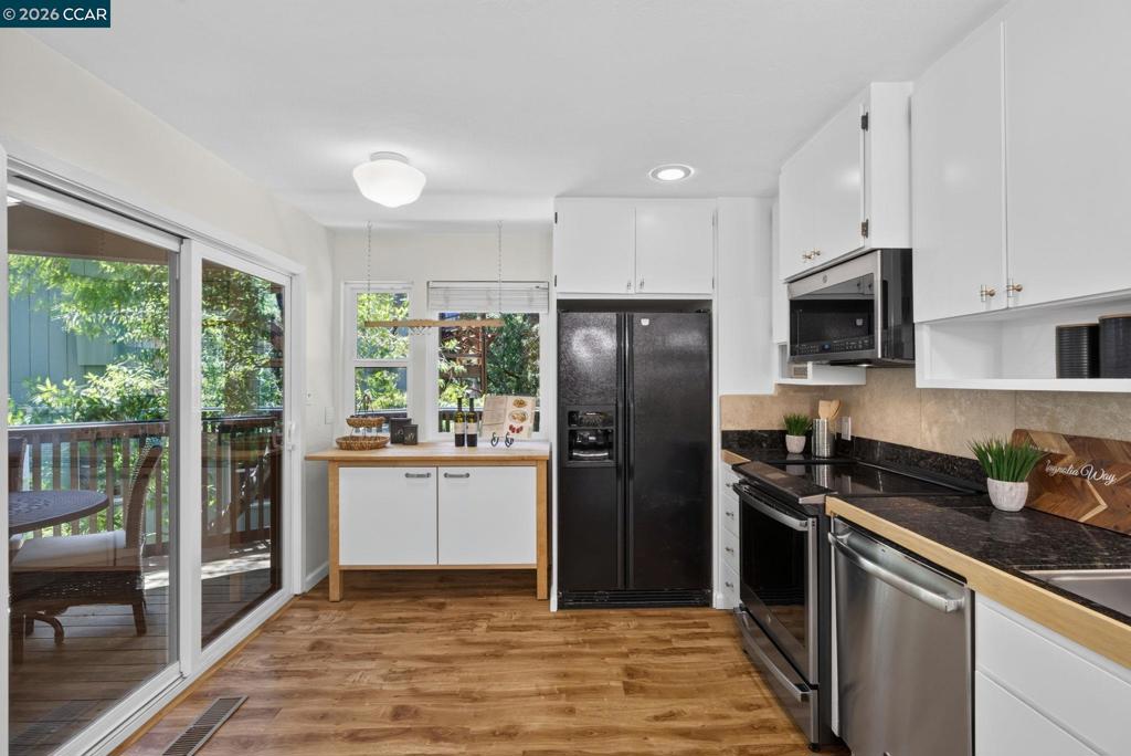 Condominium for sale at 911 Dewing Ave, Lafayette, CA featuring 3 beds and 3 baths