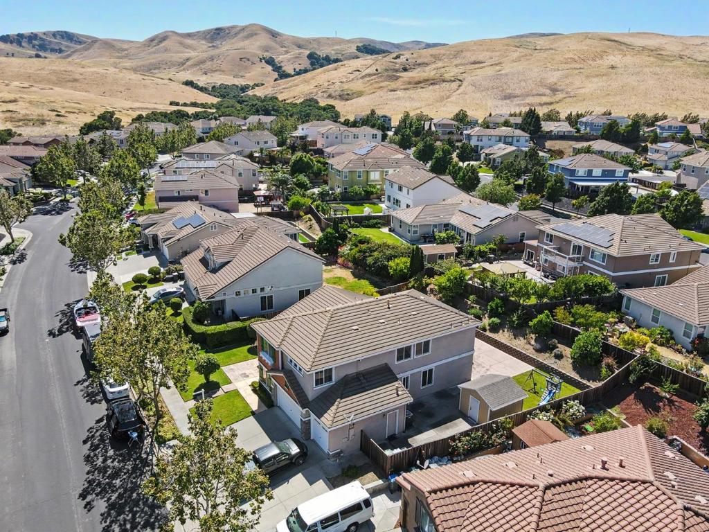 Single Family Residence for sale at 5006 Ridgefield Circle, Fairfield, CA featuring 6 beds and 6 baths