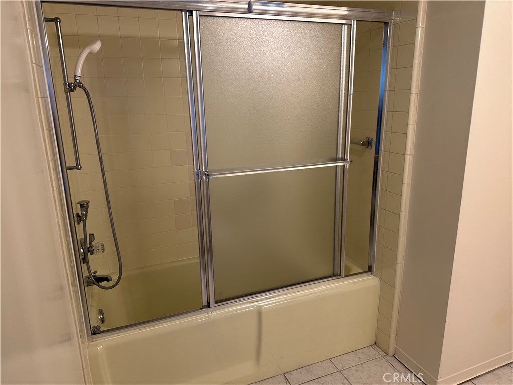 Residential Lease for rent at 163 Avenida Majorca B, Laguna Woods, Orange County, CA featuring 2 beds and 2 baths