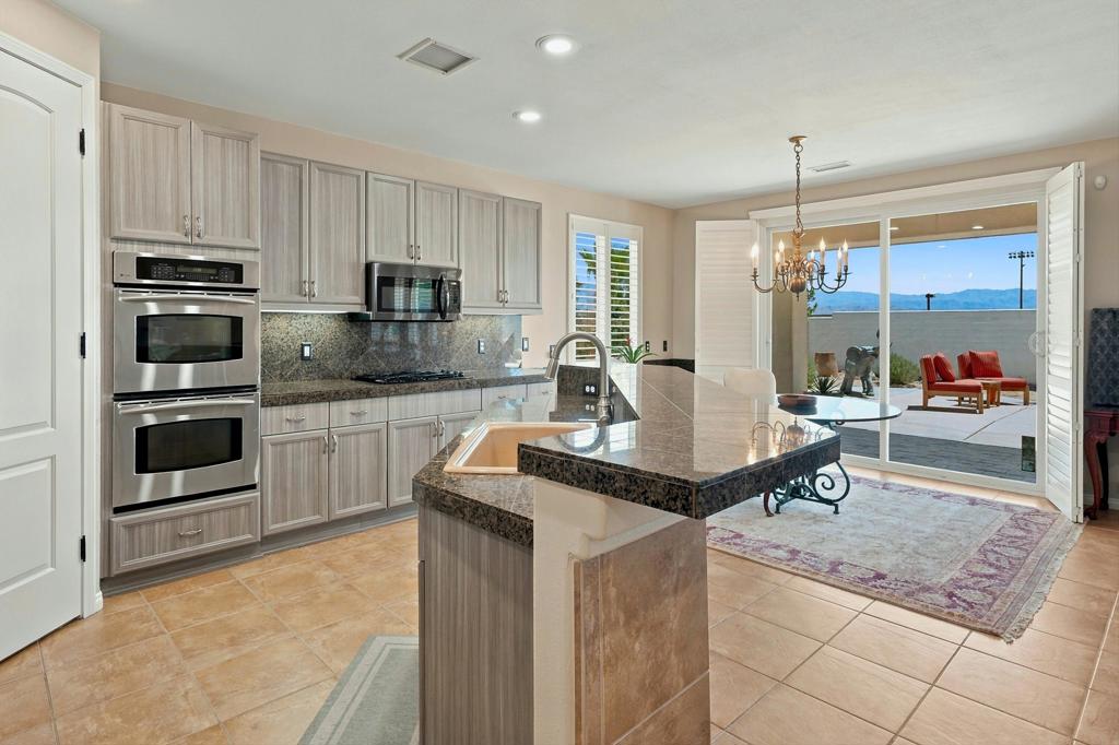 Single Family Residence for sale at 246 Via Padua, Rancho Mirage, CA featuring 3 beds and 3 baths