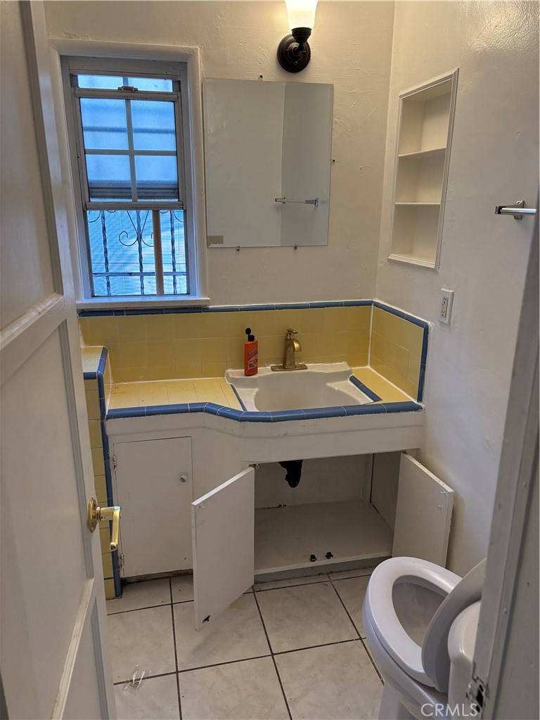 Residential Lease for rent at 11962 Cedar Avenue, Hawthorne, Los Angeles County, CA featuring 1 bed and 1 bath