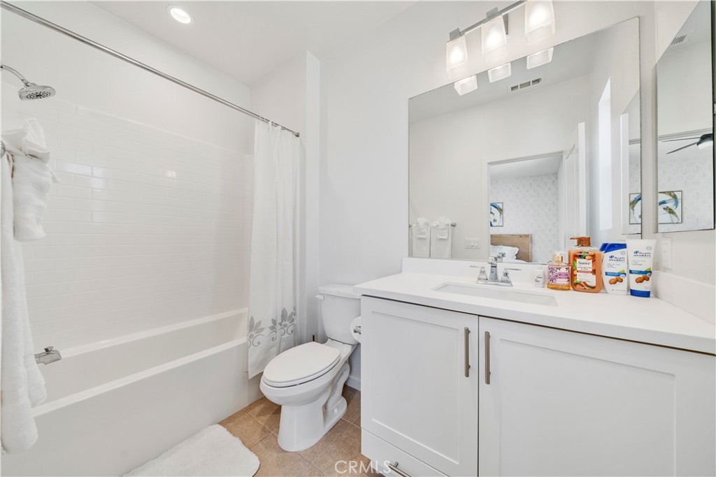 Residential Lease for rent at 118 Terrapin, Irvine, Orange County, CA featuring 3 beds and 4 baths