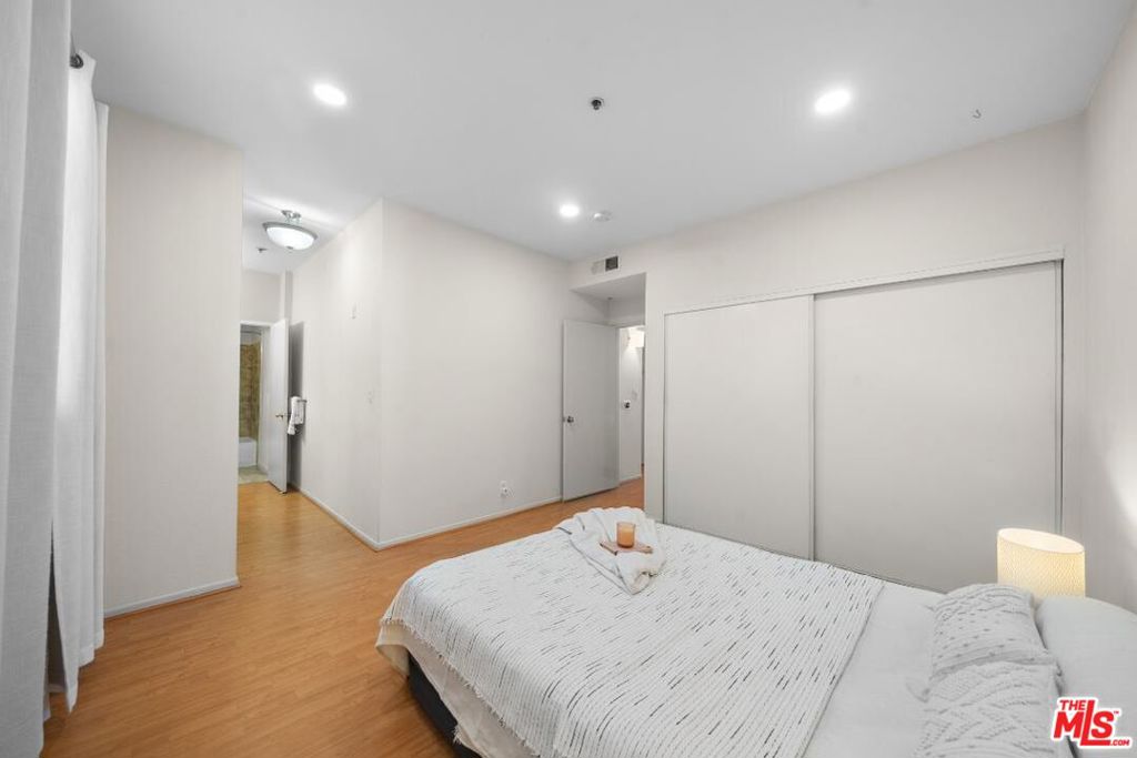Condominium for sale at 533 S St Andrews Place 220, Los Angeles, CA featuring 2 beds and 2 baths