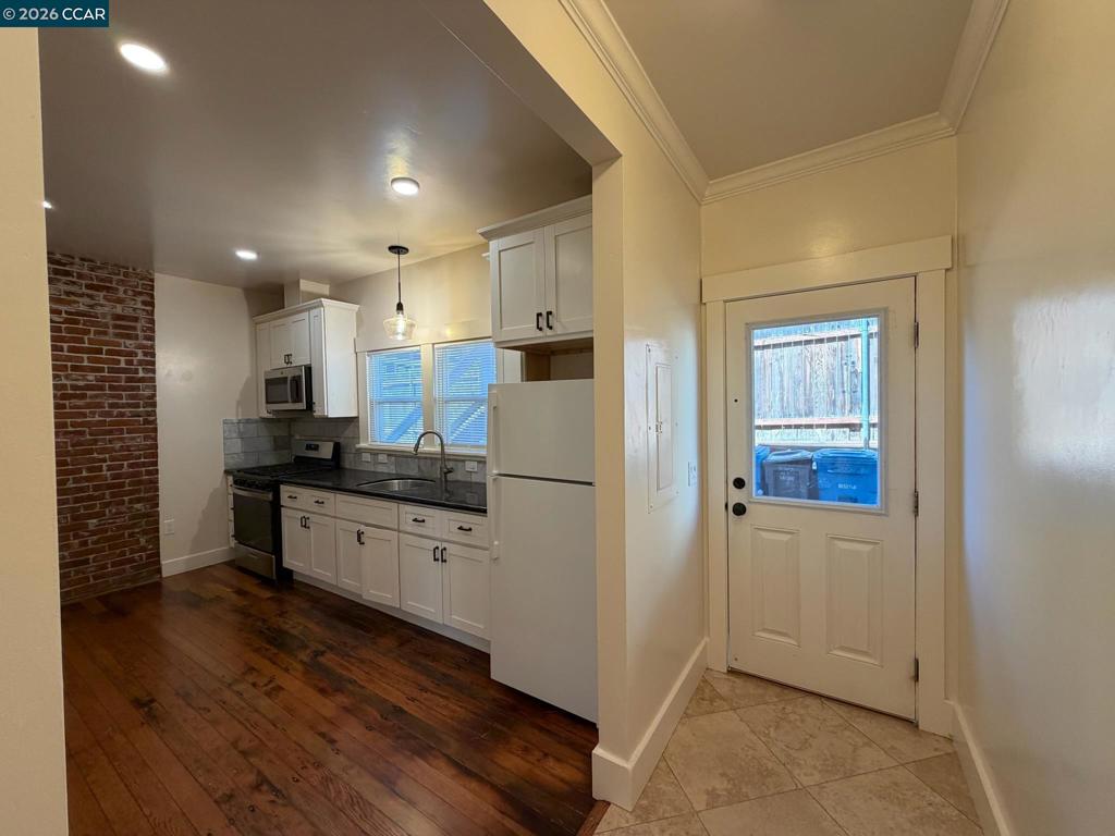 Residential Lease for rent at 2303 Sonoma Blvd, Vallejo, CA featuring 2 beds and 1 bath