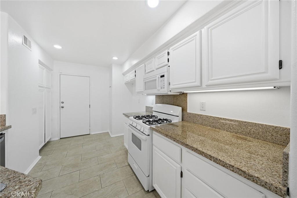 Residential Lease for rent at 12921 Ternberry Court, Tustin, Orange County, CA featuring 3 beds and 3 baths