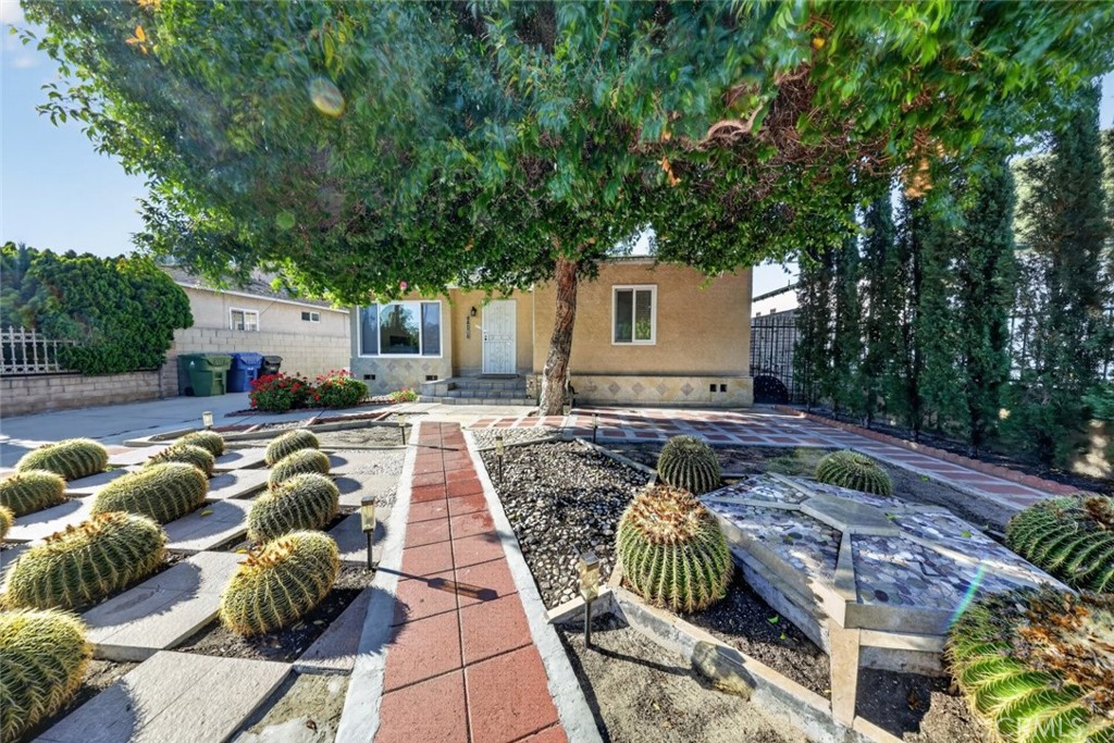Residential Lease for rent at 11407 Delano, North Hollywood, Los Angeles CA featuring 3 beds and 2 baths