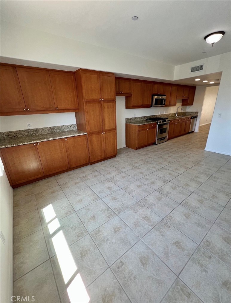 Residential Lease for rent at 17168 Newhope 205, Fountain Valley, Orange County, CA featuring 2 beds and 2 baths