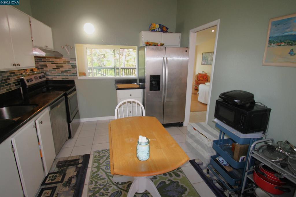 Townhouse for sale at 1506 Ashwood Dr, Martinez, CA featuring 3 beds and 3 baths