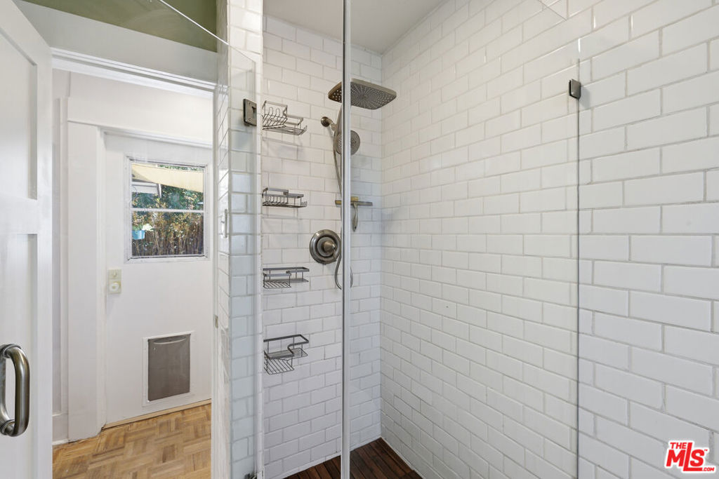 Single Family Residence for sale at 933 Walnut Avenue, Long Beach, CA featuring 3 beds and 2 baths