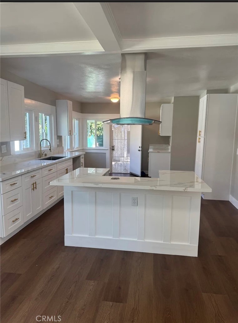 Duplex for sale at 2022 W 31st, Los Angeles, CA featuring 3 beds and 3 baths