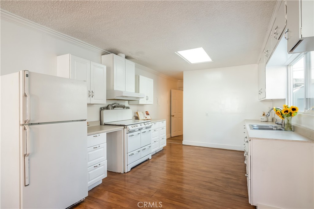 Residential Lease for rent at 1125 N Heliotrope Drive, Los Angeles, Los Angeles County CA featuring 4 beds and 2 baths