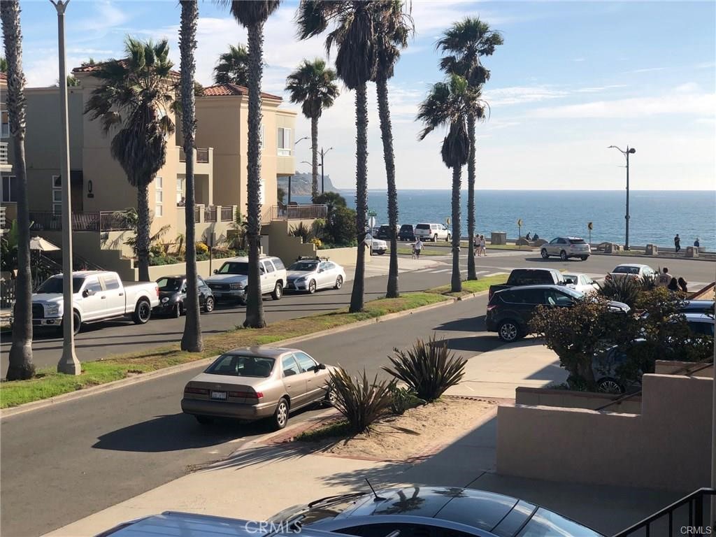 Residential Lease for rent at 103 Vista Del Mar 5, Redondo Beach, Los Angeles County CA featuring 2 beds and 1 bath