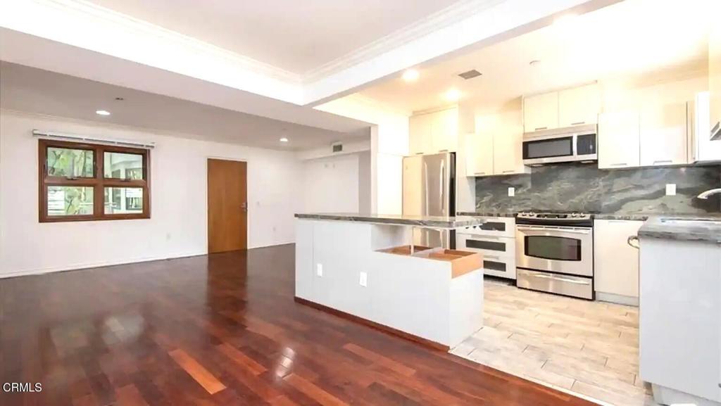 Residential Lease for rent at 1663 Selby Avenue 3, Los Angeles, Los Angeles County CA featuring 2 beds and 2 baths