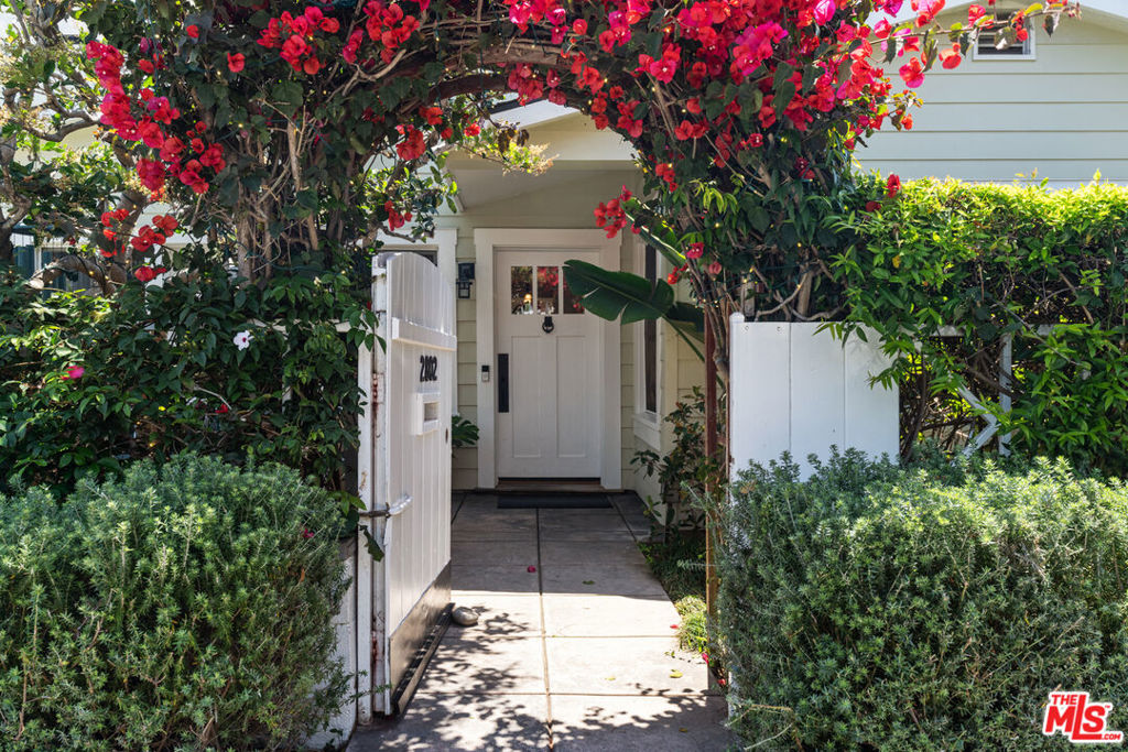 Residential Lease for rent at 2802 2nd Street, Santa Monica, Los Angeles County CA featuring 4 beds and 3 baths