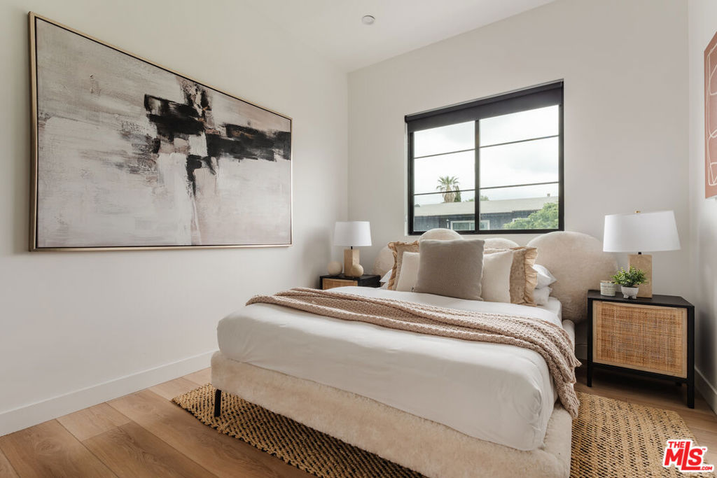 Residential Lease for rent at 1952 S Garth Avenue 1/2, Los Angeles, Los Angeles County CA featuring 5 beds and 4 baths