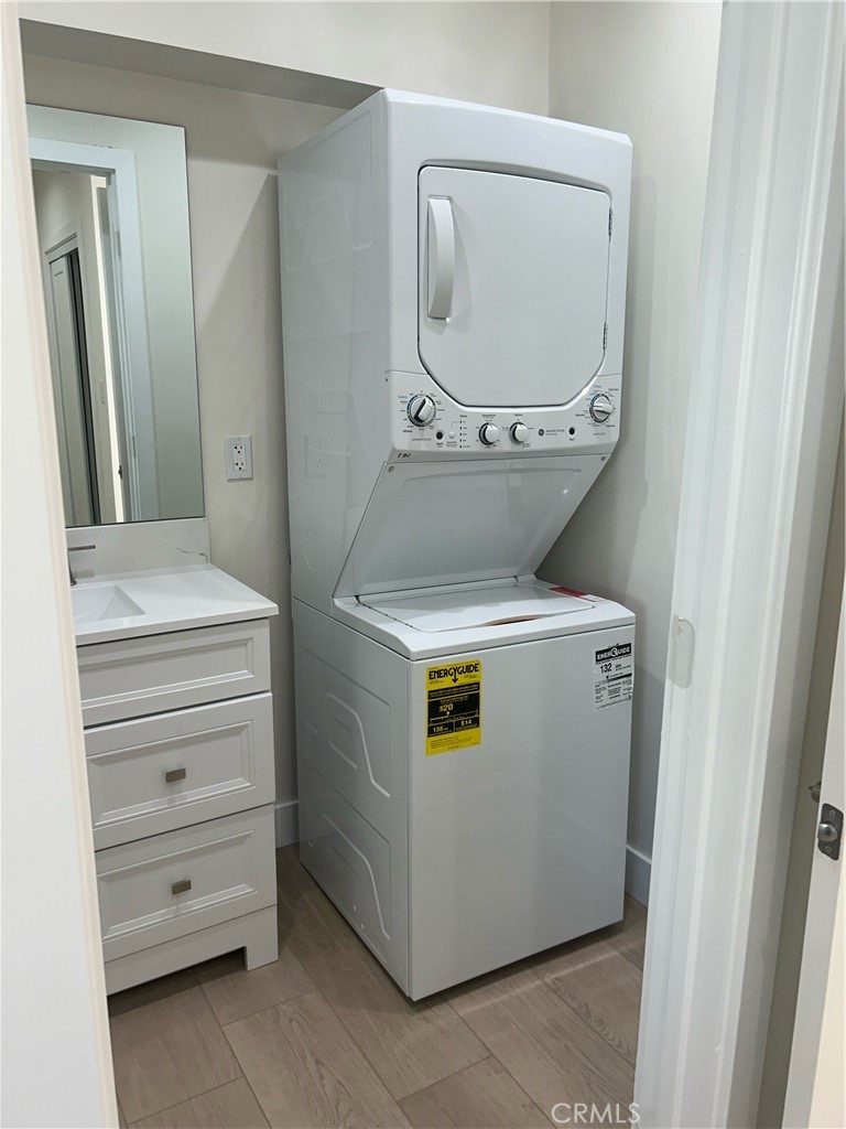 Residential Lease for rent at 212 S Reeves 4, Beverly Hills, Los Angeles County, CA featuring 2 beds and 1 bath