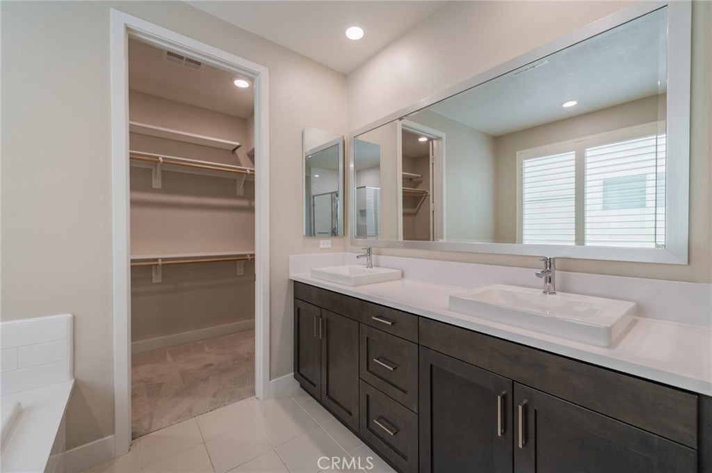 Residential Lease for rent at 123 Stellar, Irvine, Orange County, CA featuring 4 beds and 3 baths
