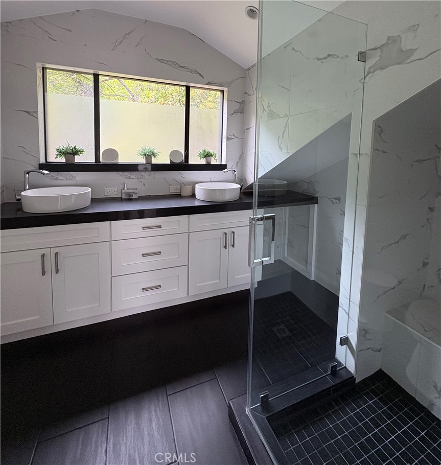 Residential Lease for rent at 10051 Westwanda Drive, Beverly Hills, Los Angeles County, CA featuring 3 beds and 4 baths
