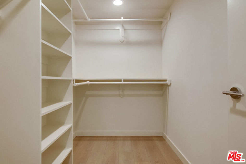Residential Lease for rent at 6119 Fountain Avenue, Los Angeles, Los Angeles County CA featuring 3 beds and 4 baths